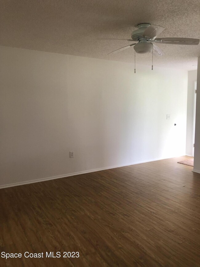 Building Photo - 2046 Sea Ave