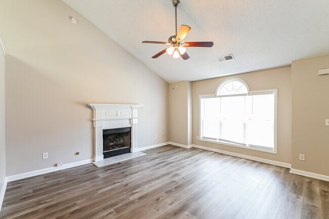 Foto del edificio - 335 Shadetree Ln