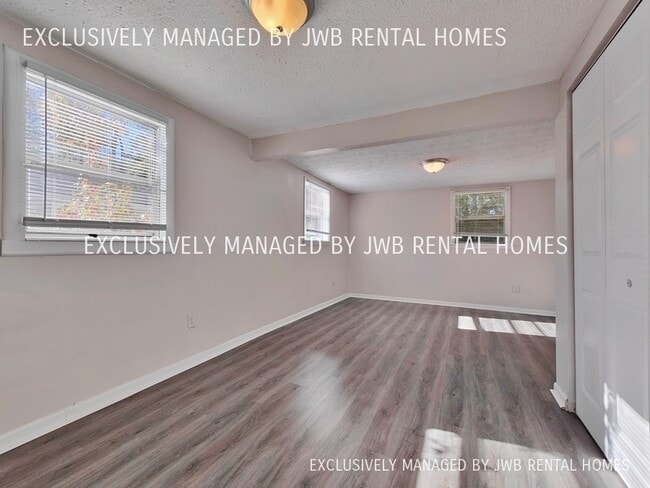 Building Photo - 7954 Pipit Ave