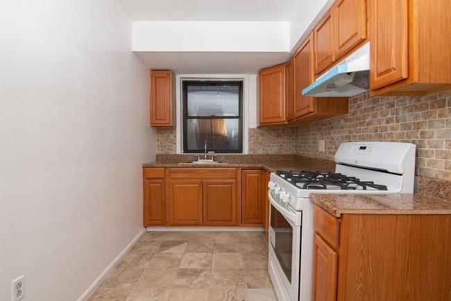 Building Photo - 108 Palisade Ave