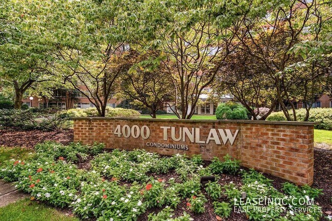 Foto del edificio - 4000 Tunlaw Rd NW