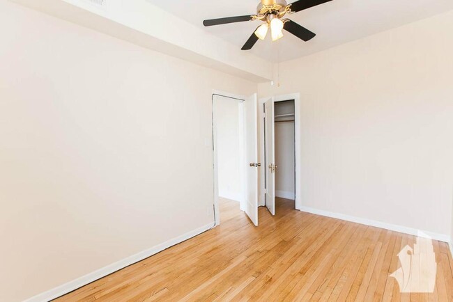 Foto del edificio - 3056 N Greenview Ave