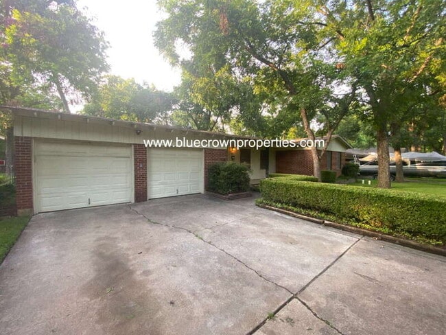 Building Photo - 1521 Larkspur Dr