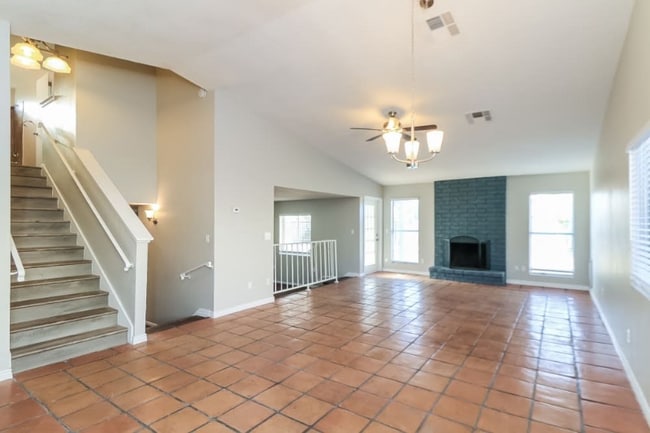 Building Photo - 1805 W Curry Dr