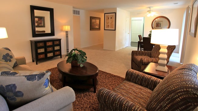 Building Photo - Eagle Creek Court