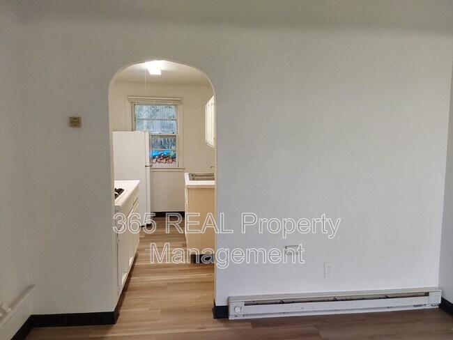 Foto del edificio - 103 1/2 East Stuart Street