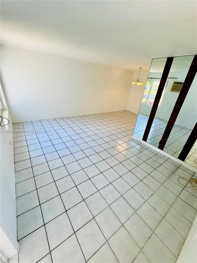 Foto del edificio - 1747 NE 169th St