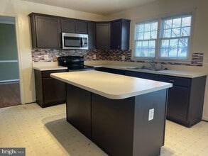 Building Photo - 32 Palace Ln