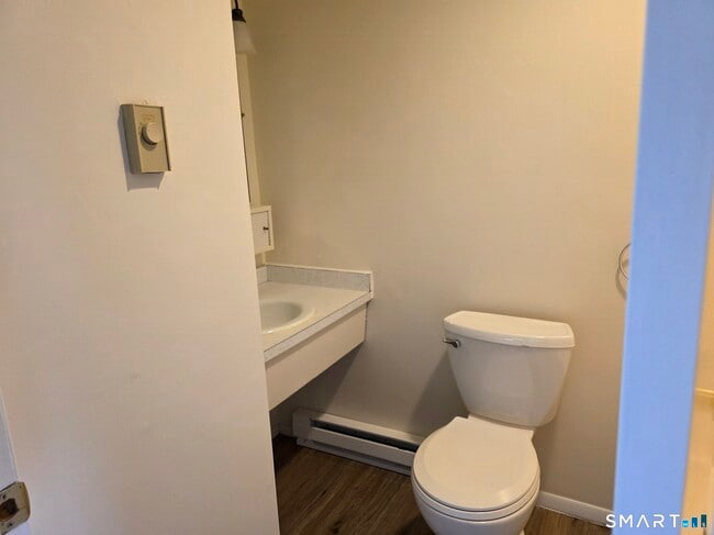 Foto del edificio - 100 Hickory St