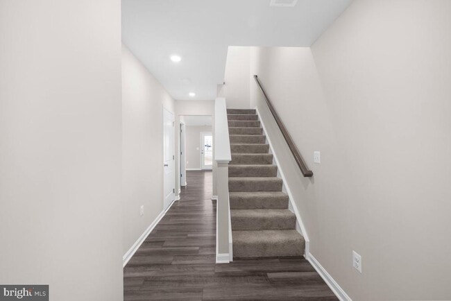 Building Photo - 569 Seeback Dr