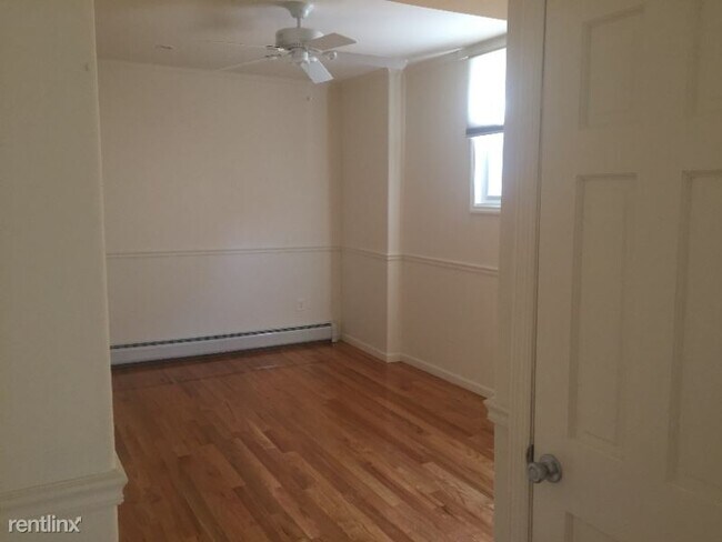 Building Photo - 2 br, 1 bath Apartment - 36 hillsdale rd