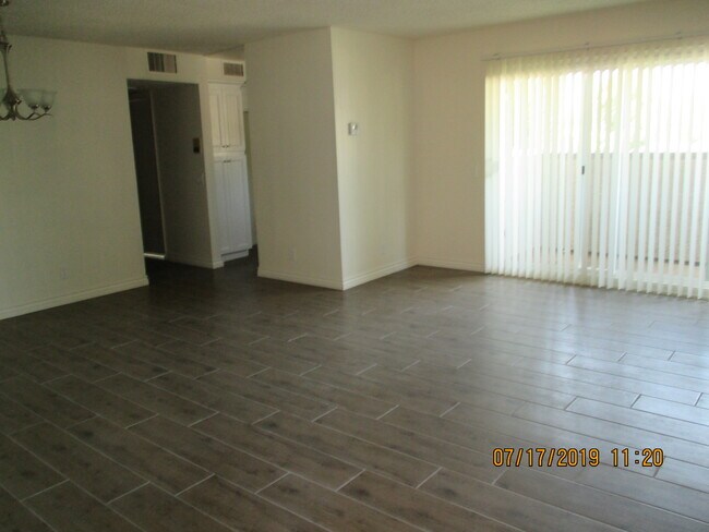 Foto del edificio - 1030 Winchester Ave