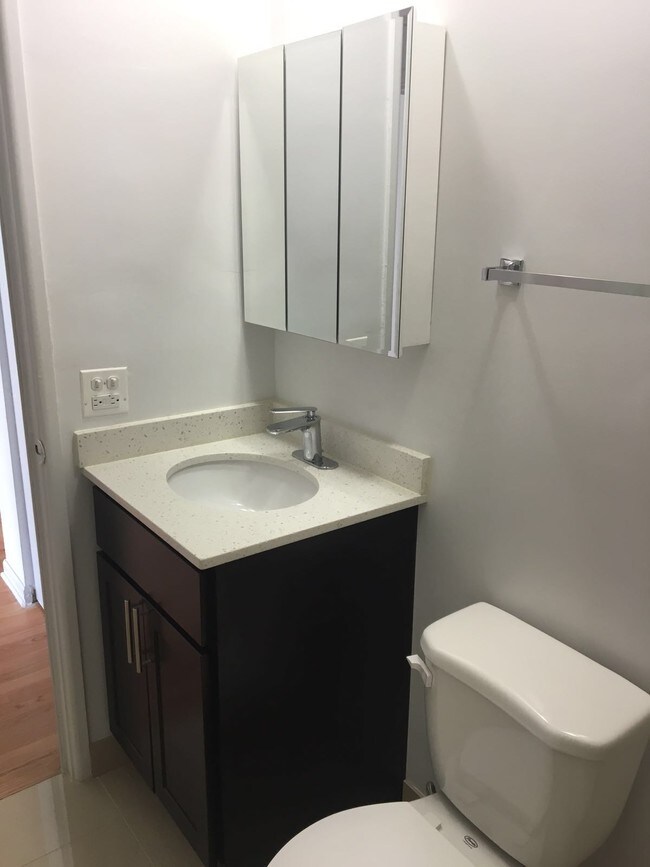 Sheridan Glen 6040 N Sheridan Rd Apartments in Chicago, IL