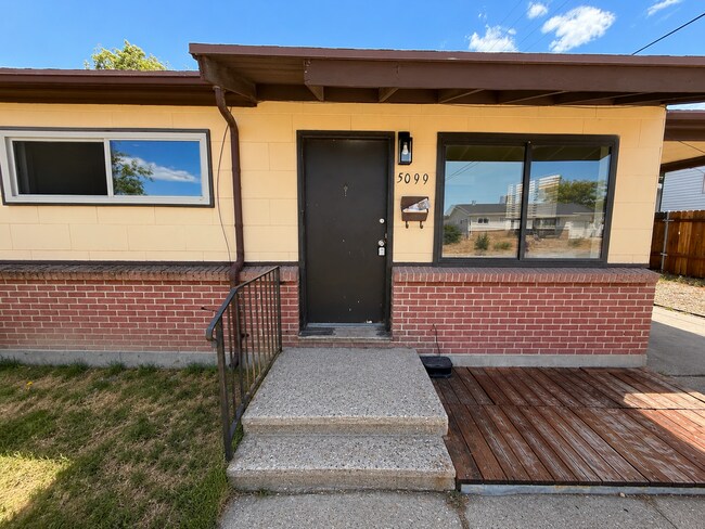 Foto del edificio - Updated 5 bedroom home is ready for you!