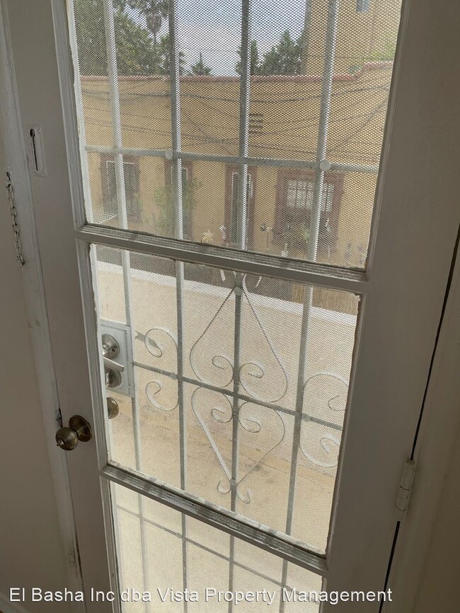 Building Photo - 1201 N Kingsley Dr