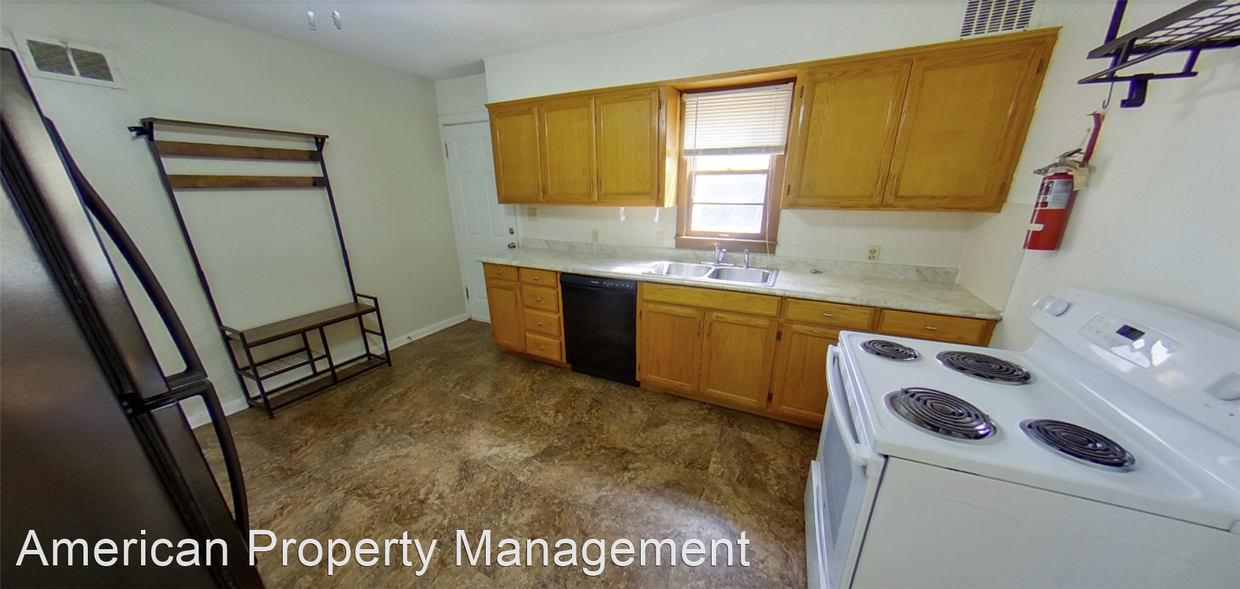 1400 Legore Ln, Manhattan, KS 66502