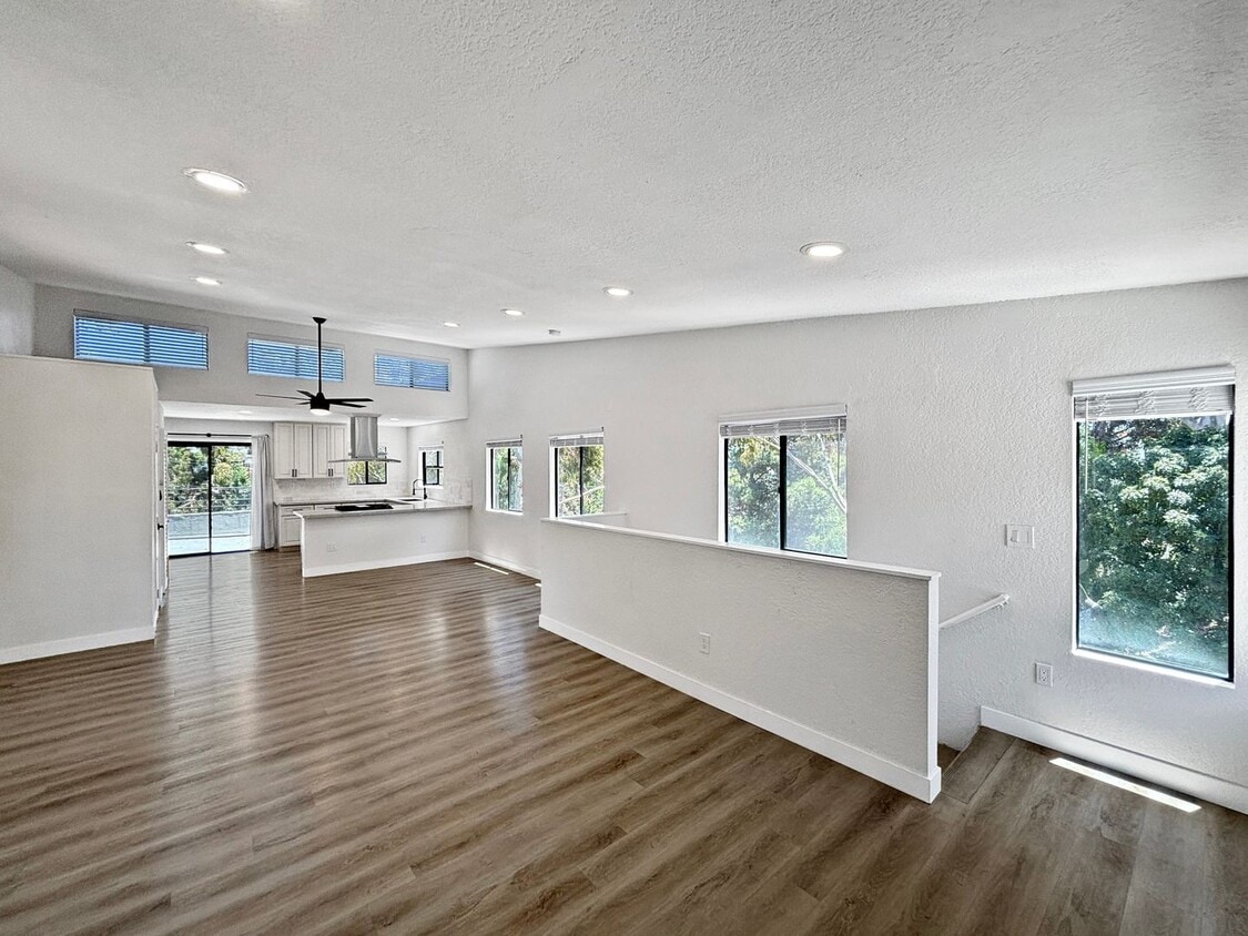 Primary Photo - Charming & Spacious 2BD/2.5BA House in Nor...