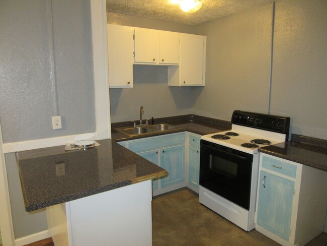 Building Photo - 1511 Molitor Ave