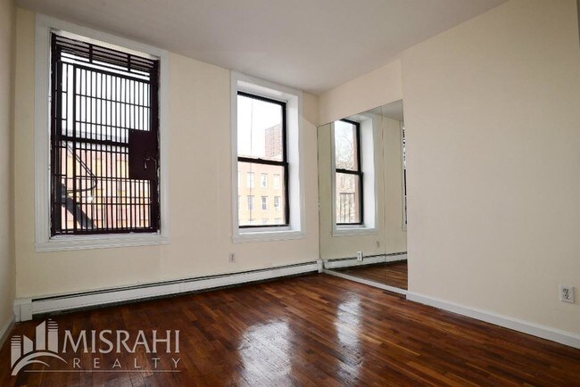 Building Photo - 170 E 106th St