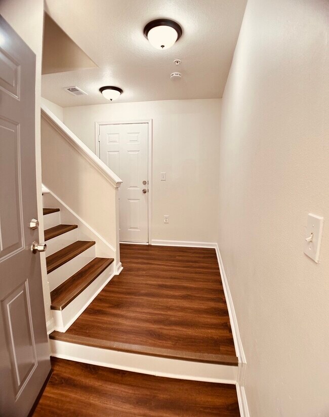 Main Door Entry - 1575 Ridenour Pkwy NW
