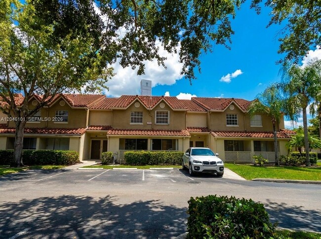 Foto del edificio - 18338 NW 68th Ave