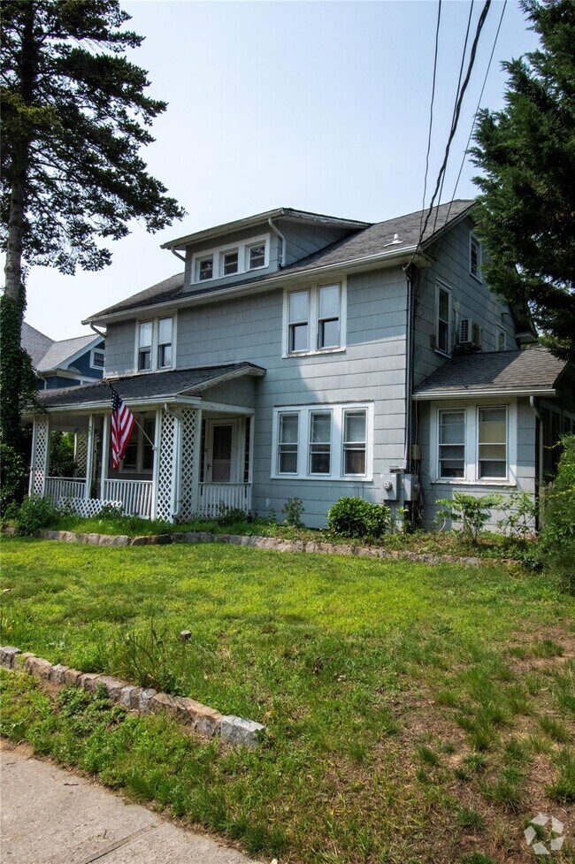 Building Photo - 25 Hillside Ave