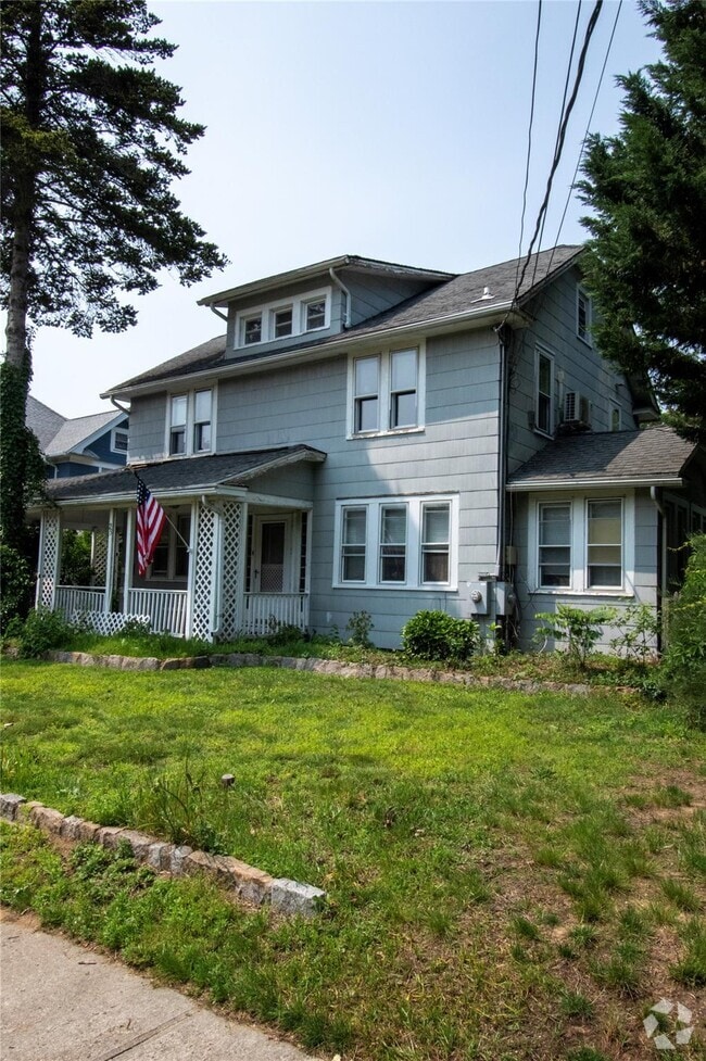 Building Photo - 25 Hillside Ave