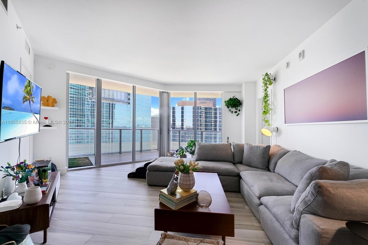 Foto principal - 1300 Brickell Bay Dr