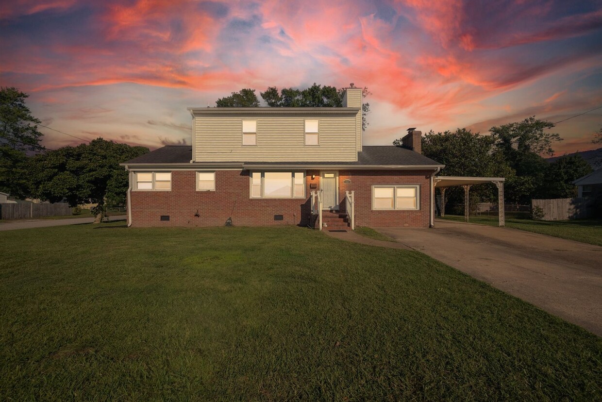Primary Photo - Spacious gem in the Foxhill neighborhood i...