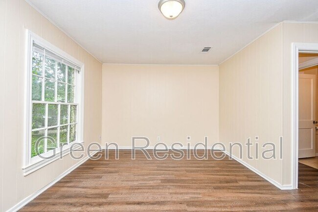 Building Photo - 225 17th Ave N