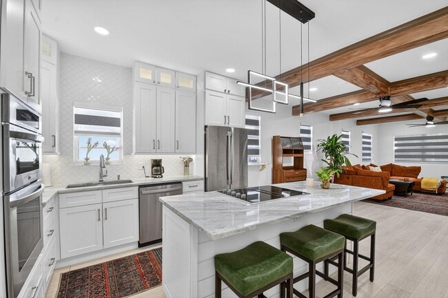 Building Photo - 1511 S Palmway