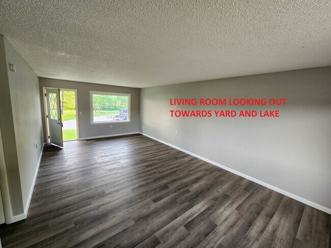 Foto del edificio - 7939 E Cree Lake Dr S