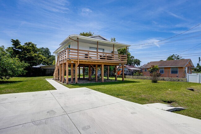 Foto del edificio - 3022 W Frierson Ave