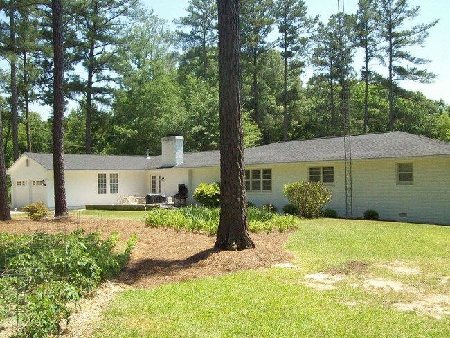 Building Photo - 1120 Phelps Lk