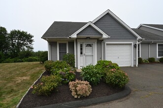 Building Photo - 560 Silver Sands Rd