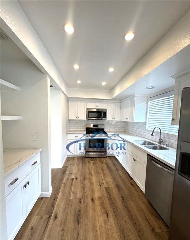 Foto del edificio - Beautifully Remodeled 4-Bedroom Home in Sa...