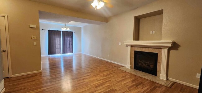 Building Photo - Spacious Town House for Rent