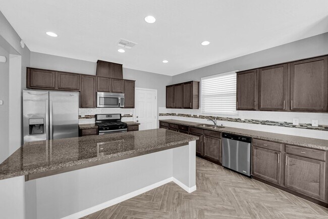 Building Photo - Immaculate 3 Bedroom, 2.5 Bathroom Home wi...