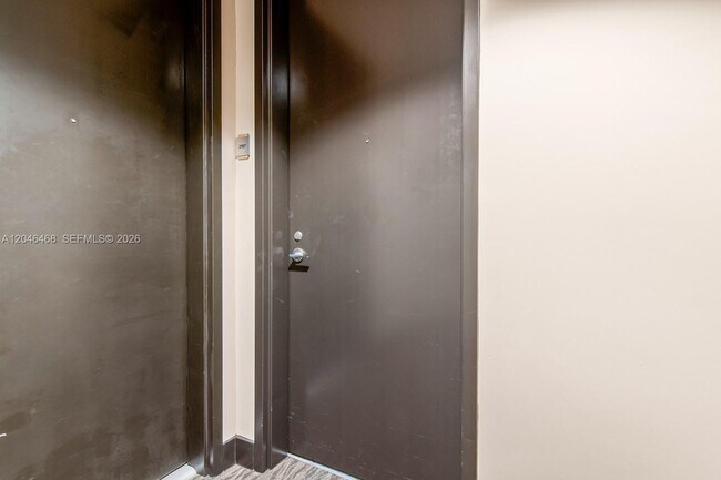 Foto del edificio - 79 SW 12th St