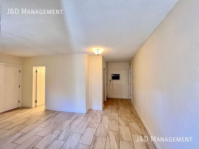 Foto del edificio - 2144 Alpine Blvd