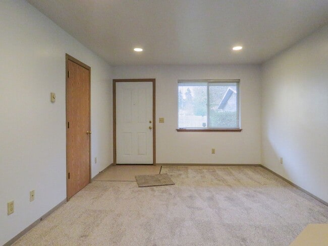 Photo - 1475 -1479 W.11th - FH Apartment