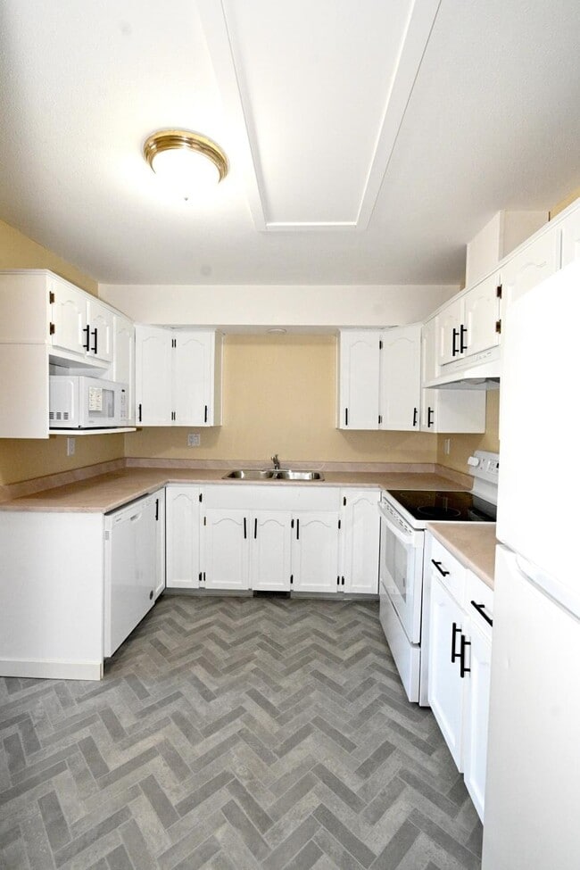 Building Photo - 3 bedroom in Prince George BC V2L 2V7