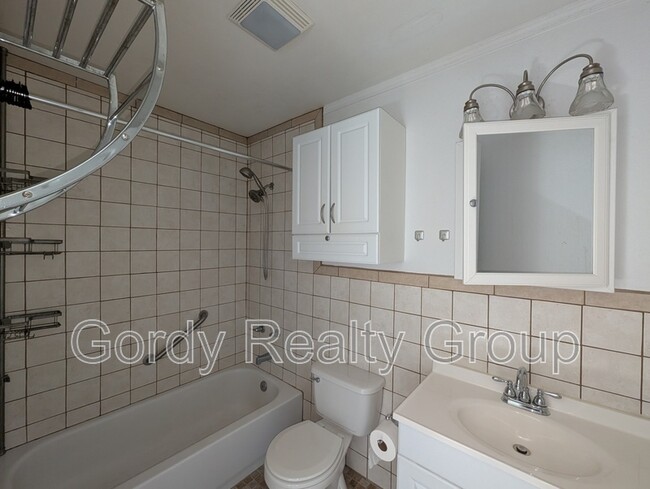 Foto del edificio - 3137 Redbud Ln