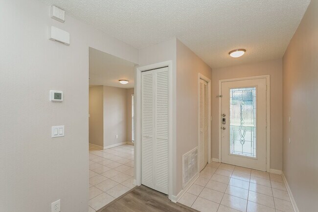Foto del edificio - 936 Sunridge Point Dr