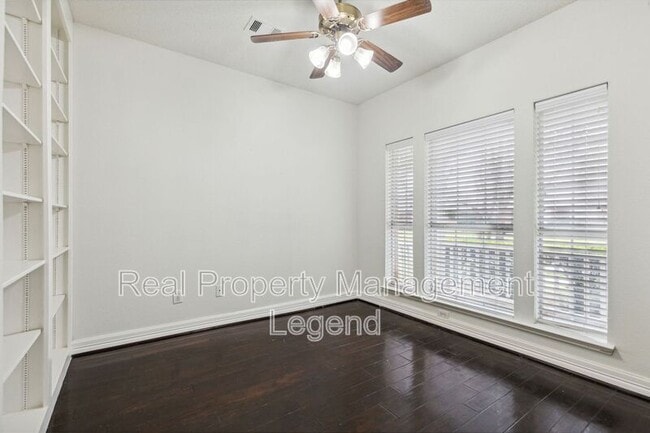 Building Photo - 5012 Boxwood Ln