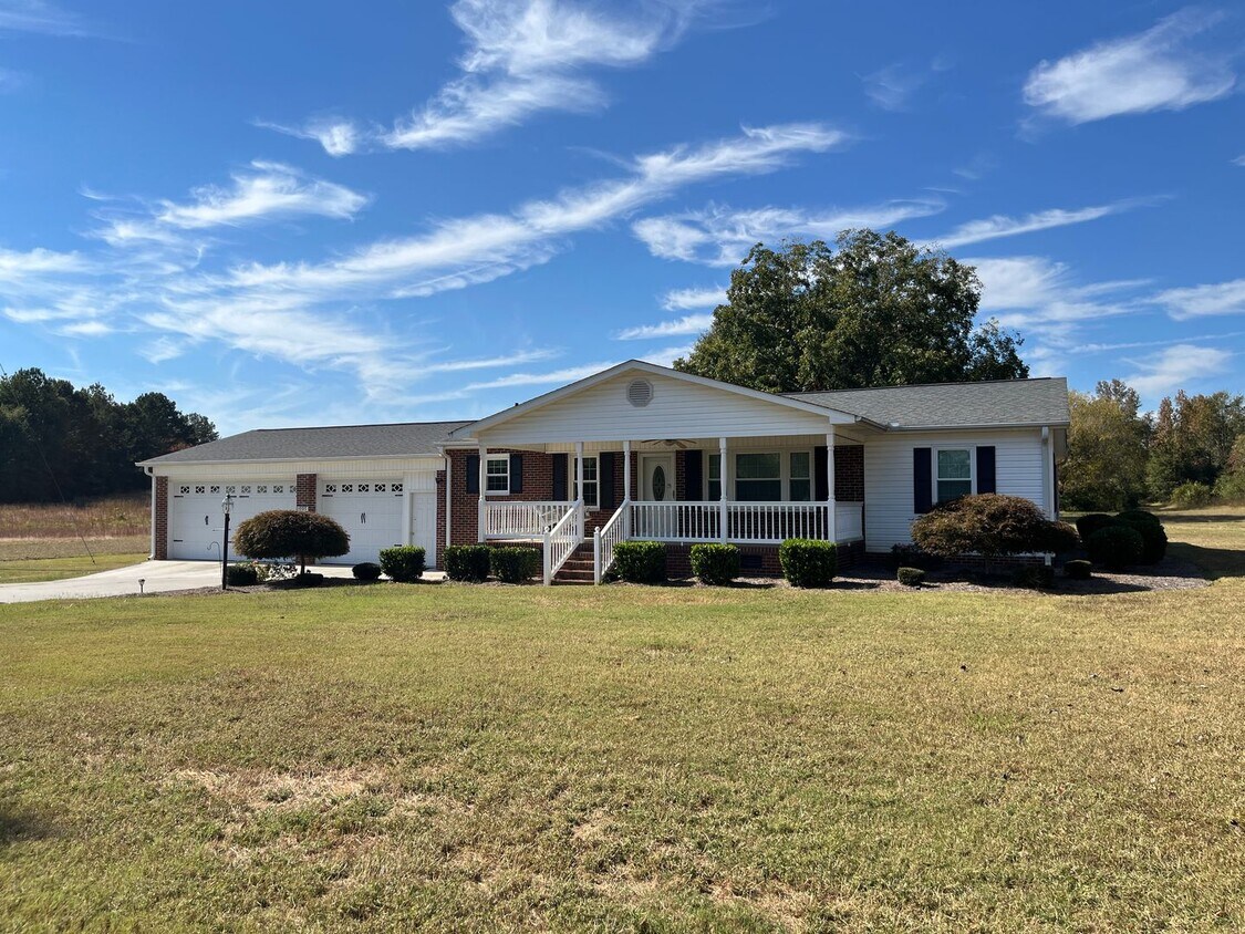 Foto principal - Available Now: 3/2 in Woodruff!
