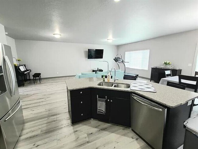 Building Photo - Affordable Villa