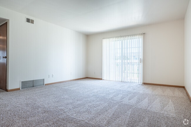 3BR, 2BA - 1,100SF - Living Room - Sun Valley