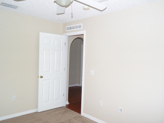Building Photo - 12936 Bridleford Dr
