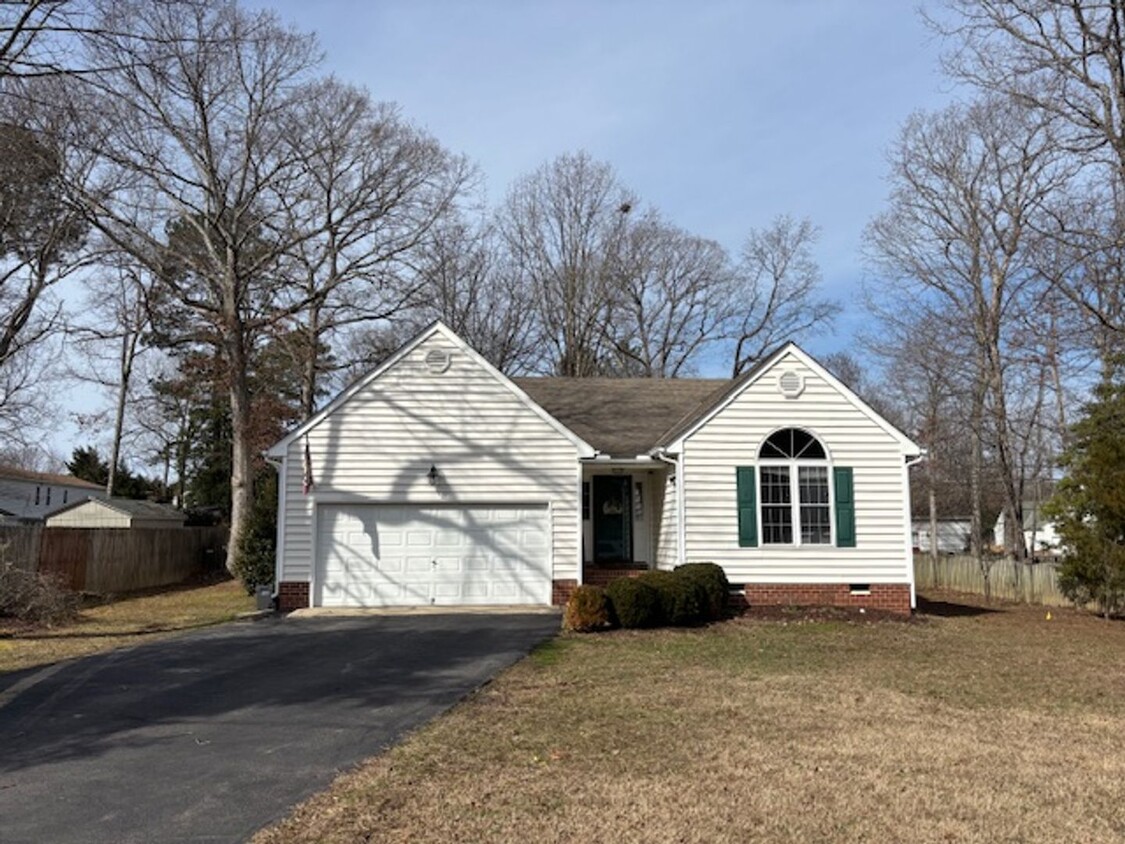 Primary Photo - Fox Head 3 Bdrm/2Bath Ranch with Garage